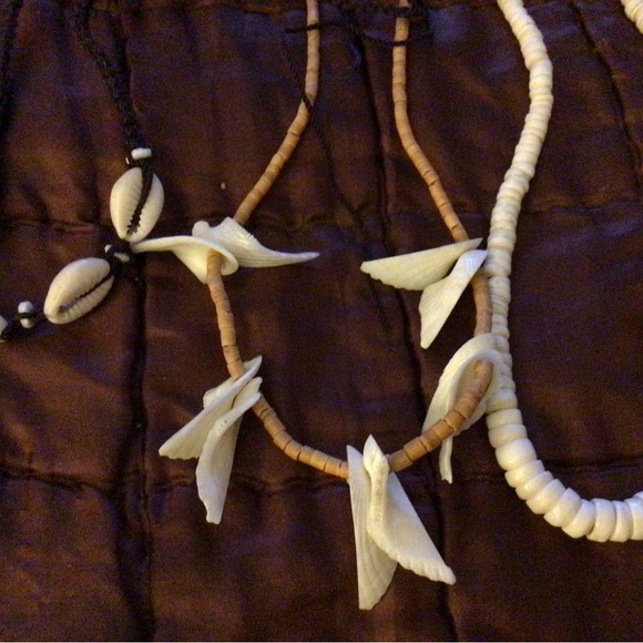 Necklaces and a bracelet jewelry - Picture 4 of 5